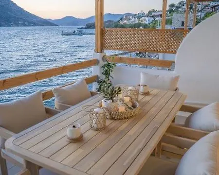 아파트 Seraphina Boutique Beachfront *