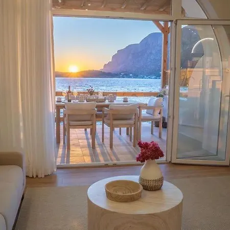 Seraphina Boutique Beachfront * Myrties